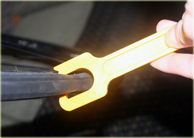 using easyhand bike tool